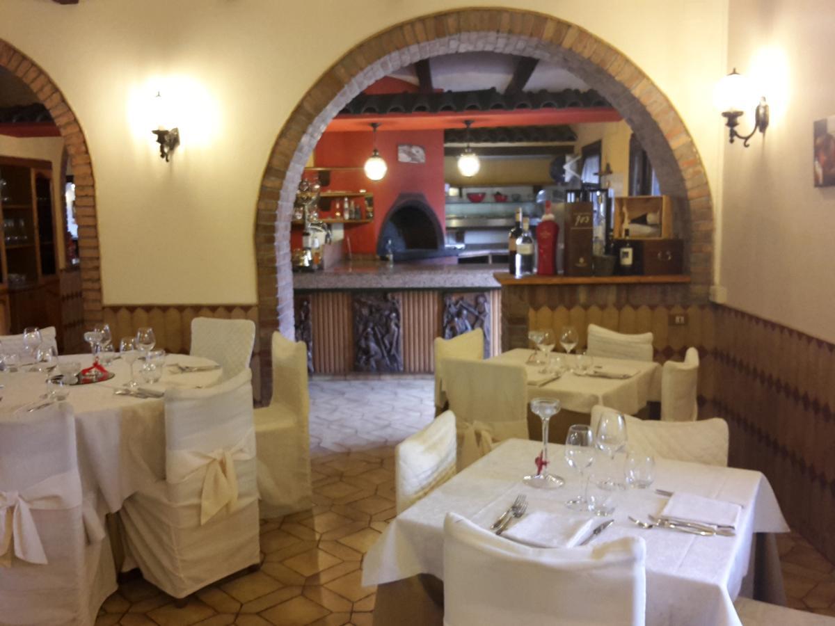 Antico Casale Le Fossate Hotel Giove Bagian luar foto